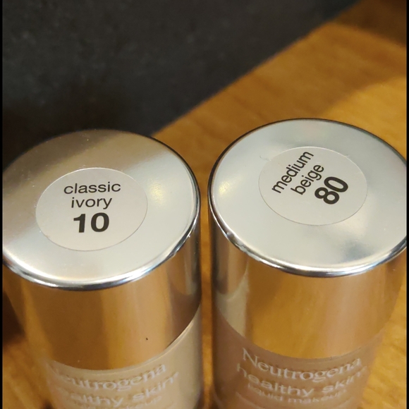 Liquid makeup - Picture 2 of 2